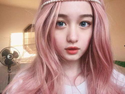 网红戴伊芙琳吃瓜是真的吗,真相揭秘