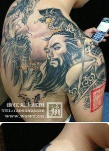 手背上纹身的男网红吃瓜,揭秘娱乐圈幕后真相