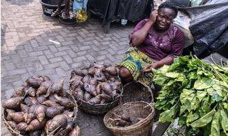 非洲网红吃瓜事件,引发网友热议