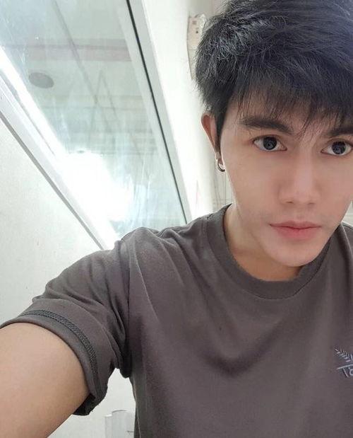 吃瓜网红男博主是谁图片,吃瓜网红男博主的真实身份！