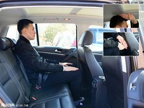 网约车后排眼镜女吃瓜,网约车里的吃瓜瞬间