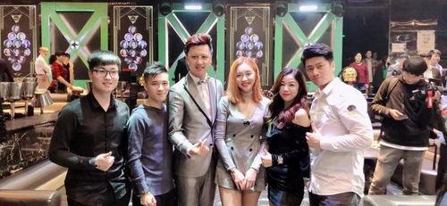 女生网红吃瓜图片动态