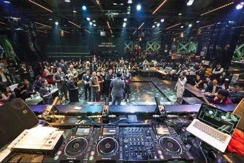 女生网红吃瓜图片动态