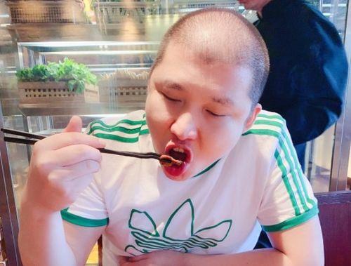 网红吃瓜哥,揭秘娱乐圈幕后真相，带你领略吃瓜界的风云变幻