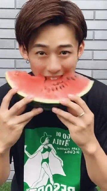 吃瓜小哥网红视频,吃瓜小哥带你领略网红视频的魅力